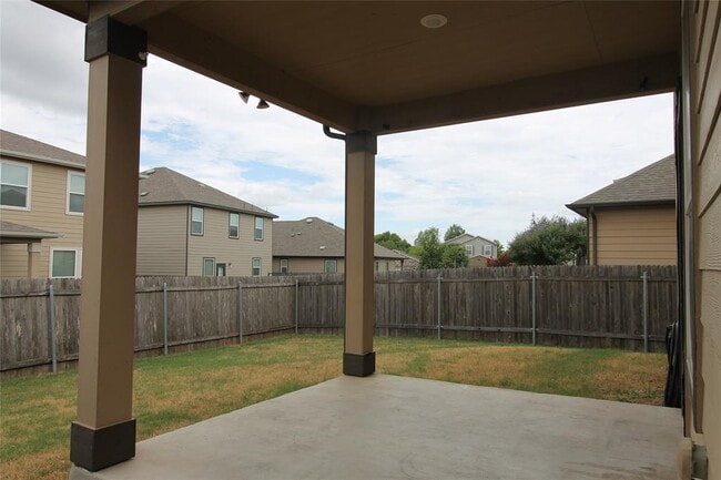 Building Photo - 907 Solitude Dr