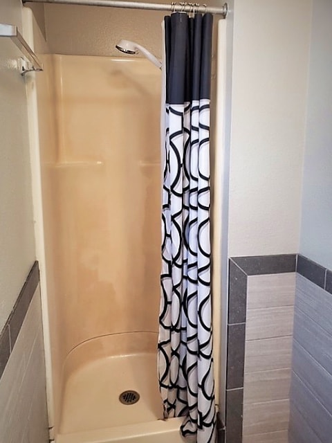 Building Photo - 1314.5 Phoenix Ave