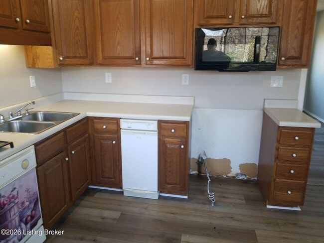 Building Photo - 9812 Saturn Dr