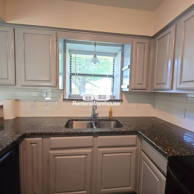 Building Photo - FOR RENT - MOVE IN READY - 3BEDS 2BATHS