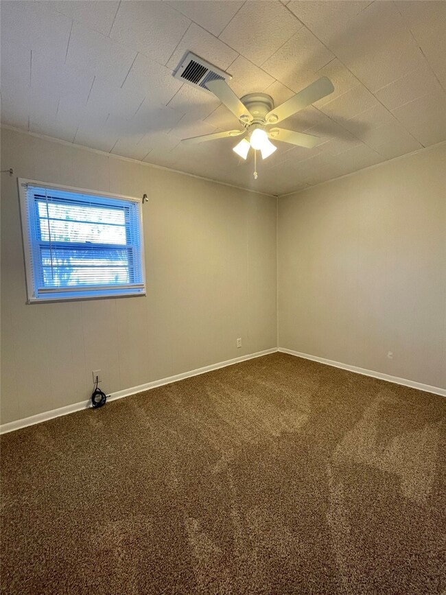 Building Photo - 1112 Southampton Dr