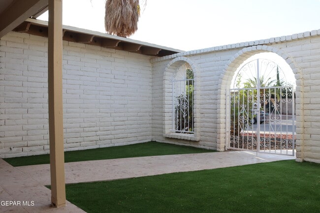 Building Photo - 6704 La Cadena Dr