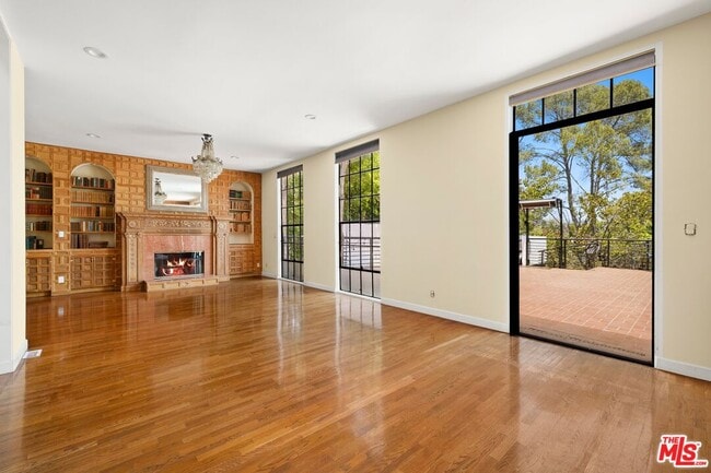 Building Photo - 333 Dalehurst Ave