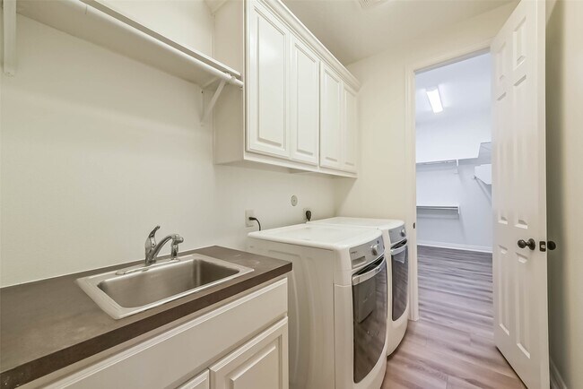 Building Photo - 1202 Maroon Ln