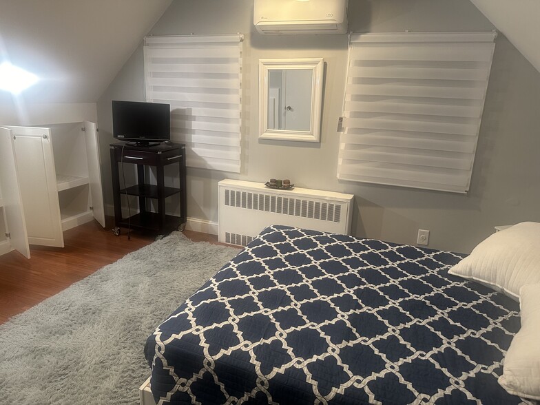 Building Photo - 8 Bunting Ln