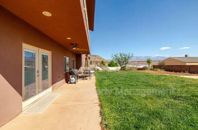 Building Photo - 1593 E Scenic Sunrise Dr