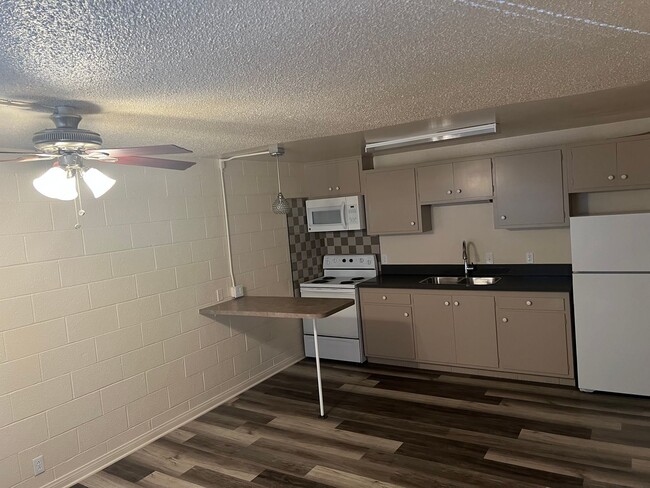 Building Photo - 1 Bedroom 1 Bath In Central Las Vegas