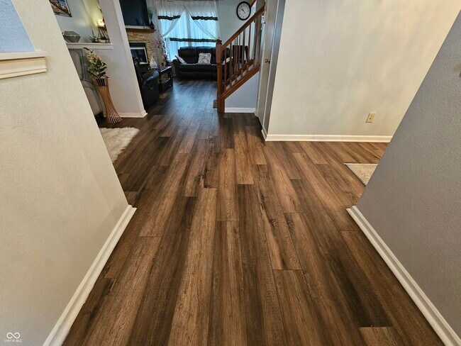 Building Photo - 10633 Cyrus Dr