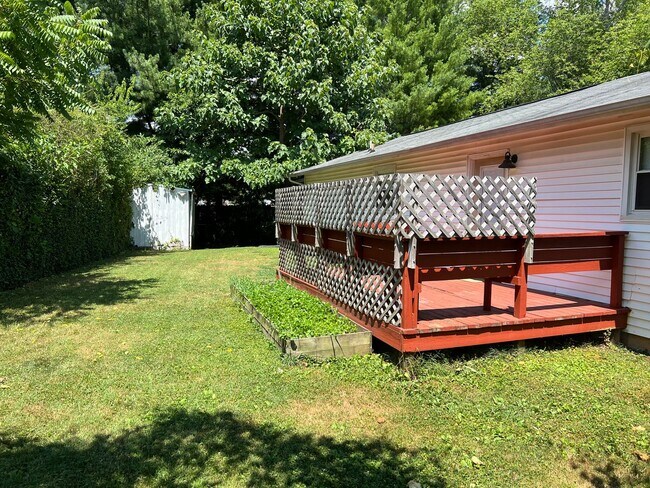 Building Photo - Knoxville 37921 - 3 bedroom 1.5 bath home - call Adam Sharp 865-254-0980
