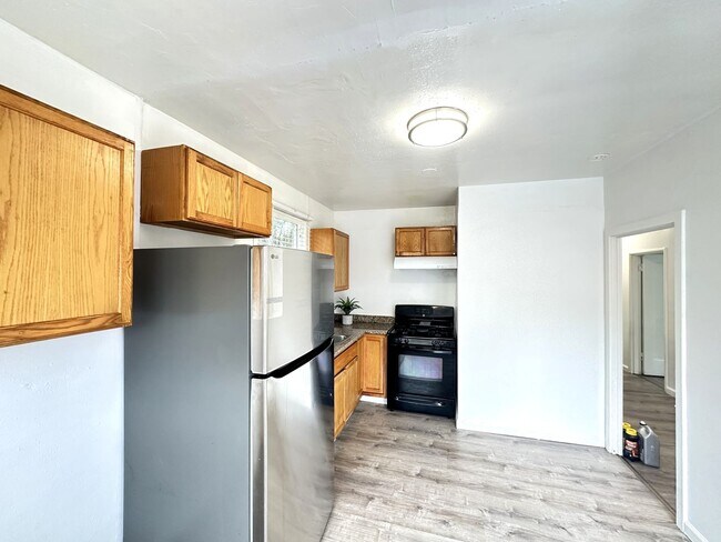 Building Photo - 1323