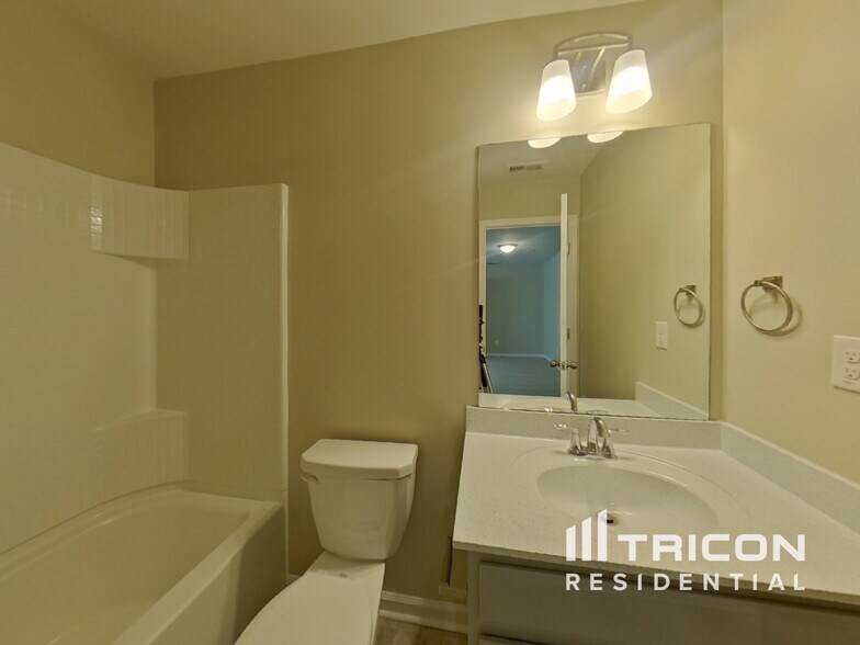 Building Photo - 3612 Moon Crest Dr