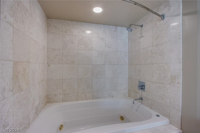 Building Photo - 222 Karen Ave