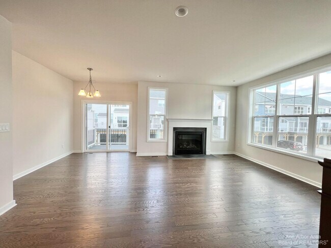 Building Photo - 2875 Rayfield Ave