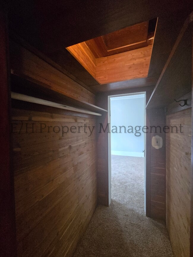 Building Photo - 212 S Meridian Ave