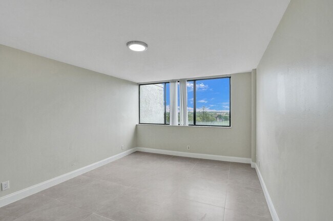 Building Photo - 4810