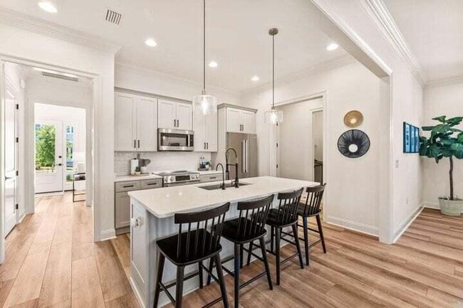 Building Photo - 120 Suwanee Dr