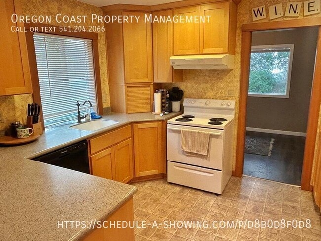 Building Photo - 3251 SE Dune Ave