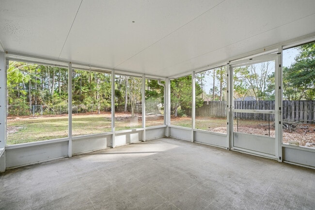 Building Photo - 2490 Pepper Dr