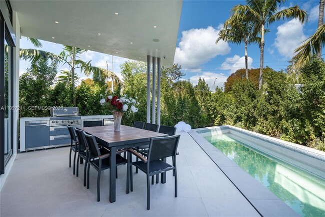 Building Photo - 1045 W 47th Ct