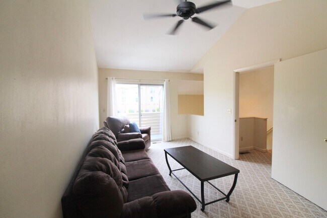 Building Photo - 1408 Bradley Dr