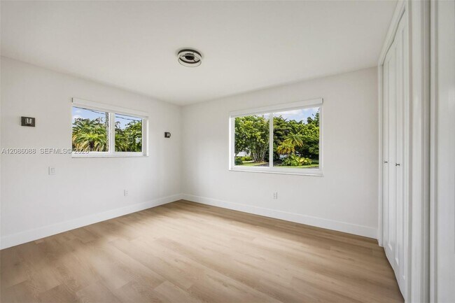 Building Photo - 13240 SW 70th Ave