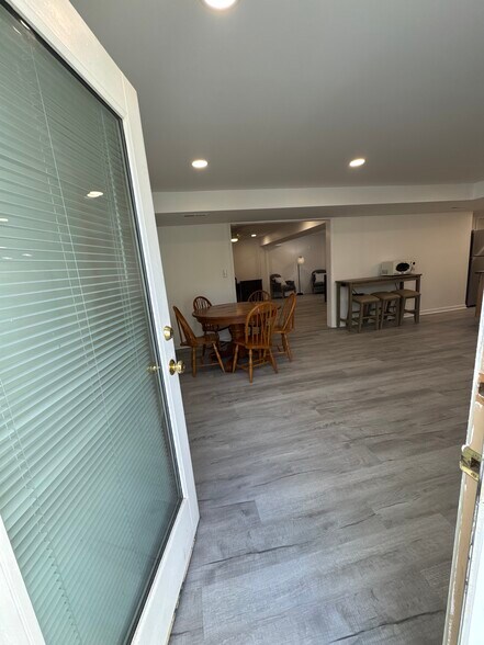 Building Photo - 1042 Laurel Grove Rd