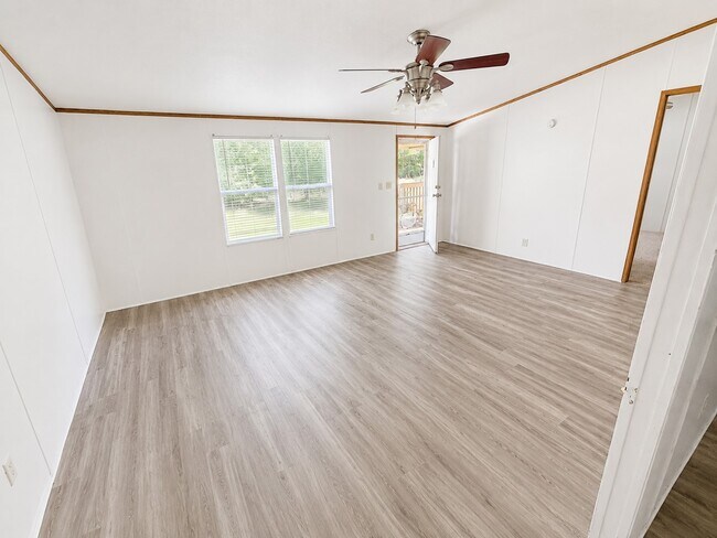 Building Photo - 120 Acorn