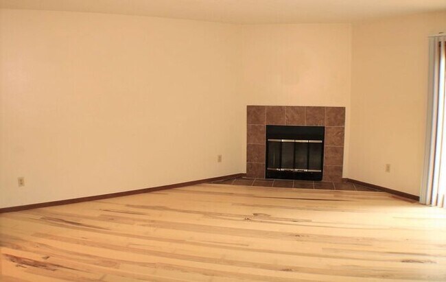 Building Photo - $1,475 | 2 Bedroom + Bonus Room, 1.5 Bathroom Town Home | No Pets | Available for July 1st, 2026 ...