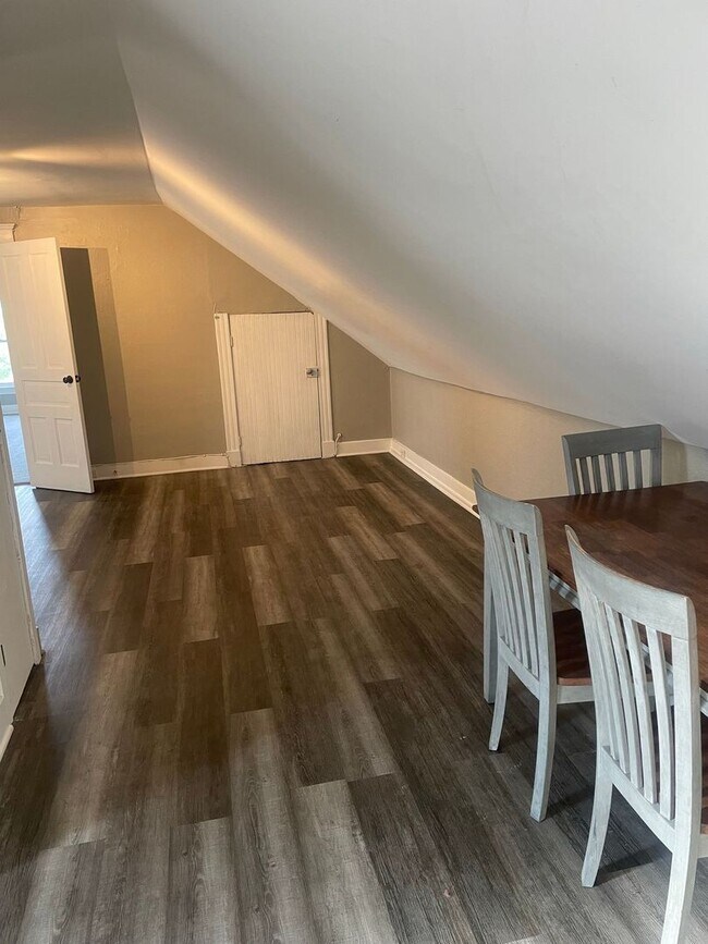 Building Photo - 1328 Chapel St