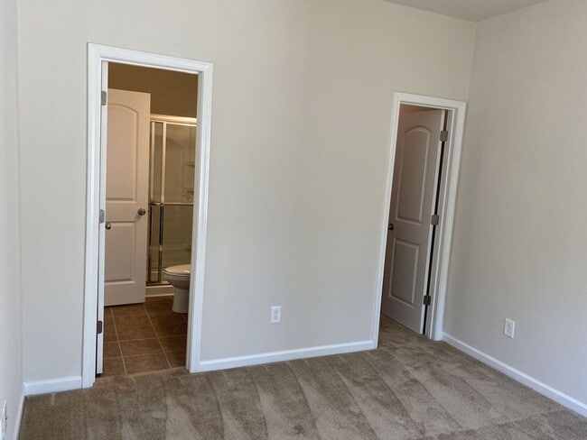 Building Photo - Spacious 2 Story, 3 Bed, 3 Bath Townhome n...