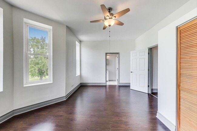 Building Photo - 737 E 50th St