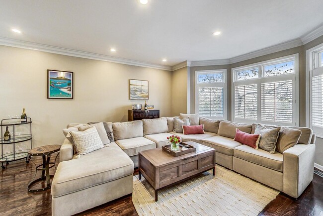 Building Photo - 1351 W Altgeld St