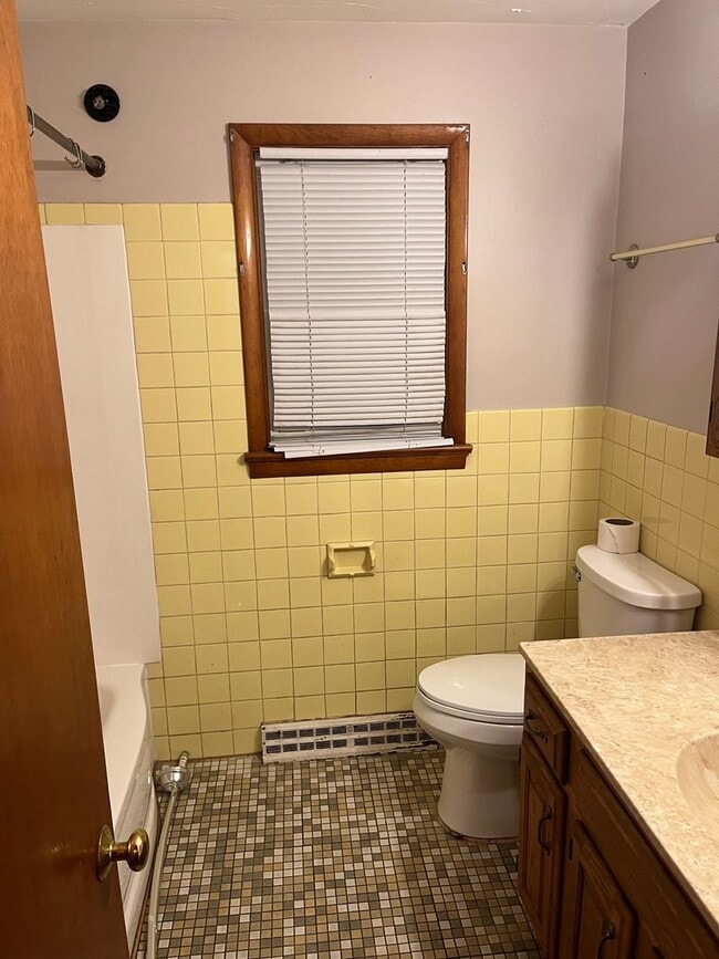 Building Photo - 2006 White St