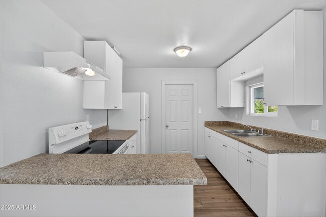 Primary Photo - 1410 S 24th Ave