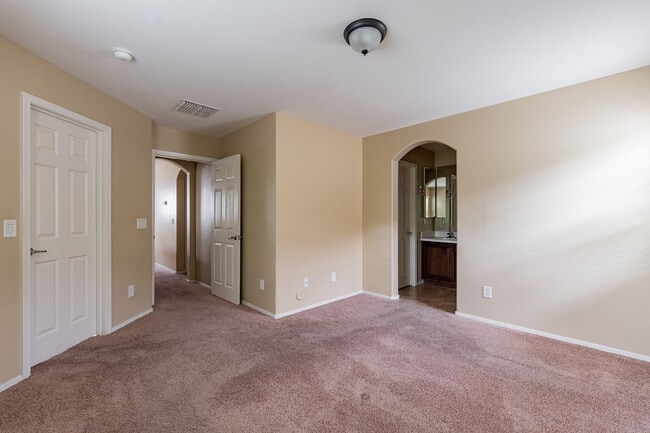 Building Photo - 3 bedroom home in Surprise