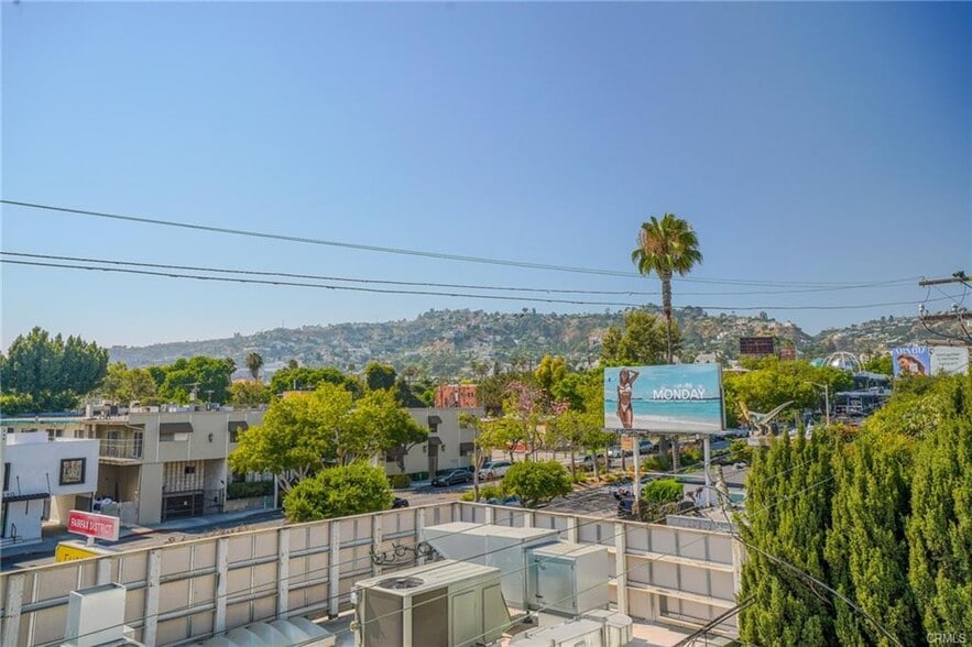 Building Photo - 1011 N Orange Grove Ave