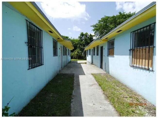 Building Photo - 1328 NW 5th Ave