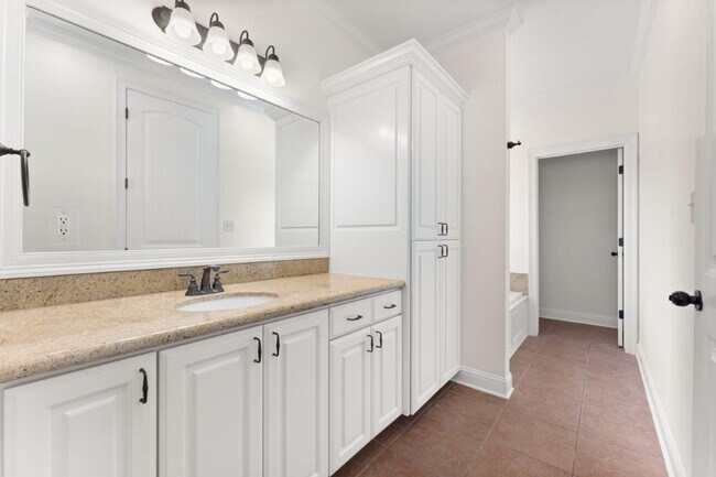 Building Photo - 4150 Primrose Dr