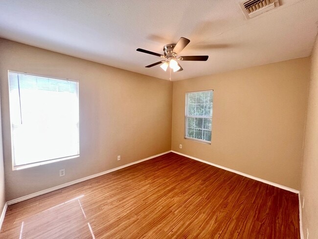 Building Photo - *MOVE IN SPECIAL* Great Location! 3 Bedroom Home Near Shopping & Dining!
