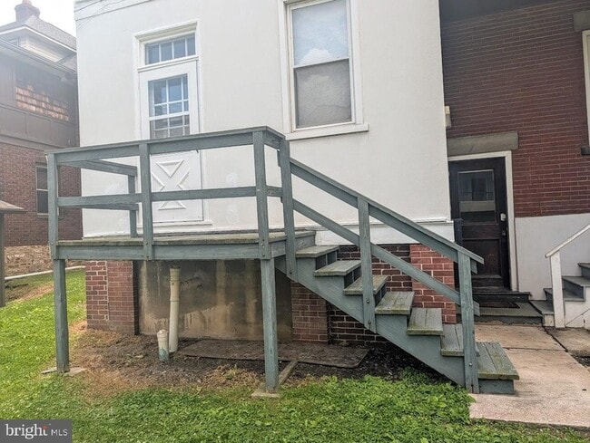 Building Photo - 233 E Pitt St