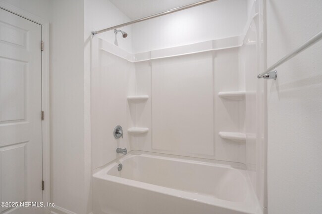 Building Photo - 40 Crisanto Rd