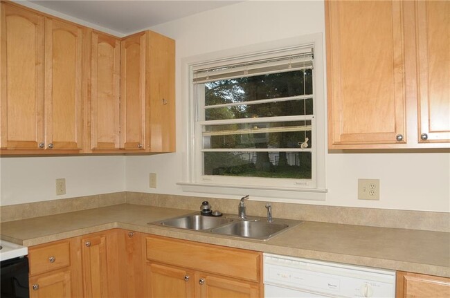 Building Photo - 3174 Vine Cir