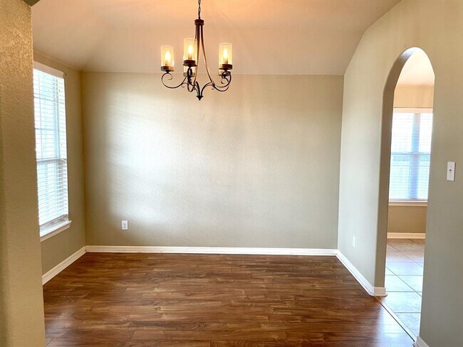 Building Photo - 4235 Fairmeadow Dr