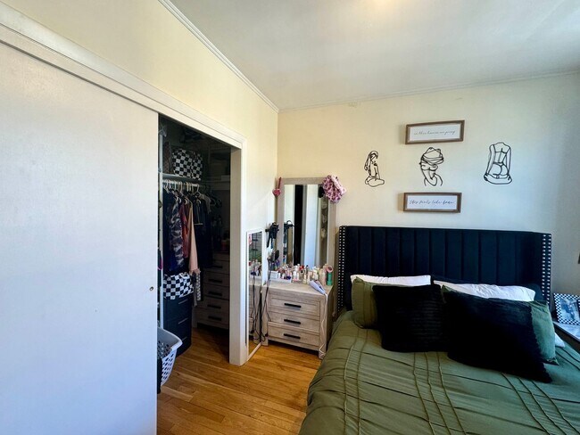 Building Photo - Spacious Cambridge 1 Bed
