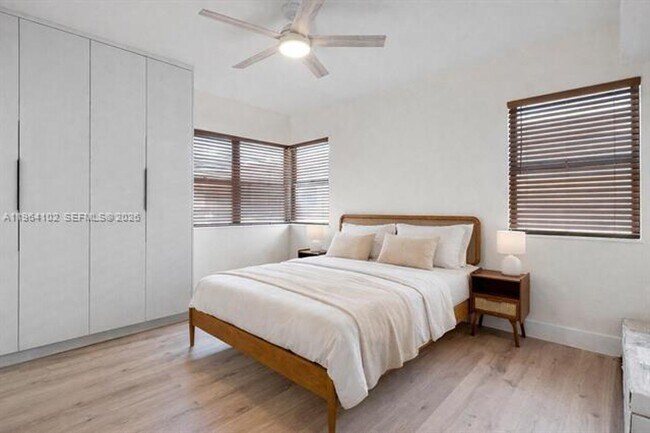 Building Photo - 1275 Marseille Dr