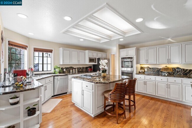 Building Photo - 3040 Stonegate Dr