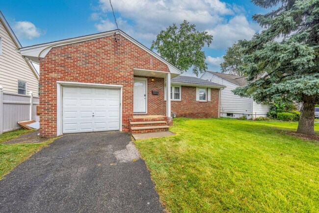 Building Photo - 810 Walnut St