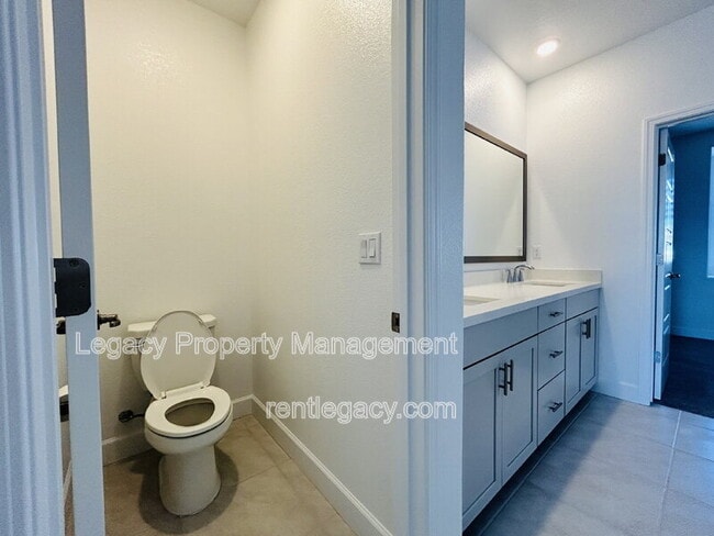 Building Photo - 4096 Azul Way