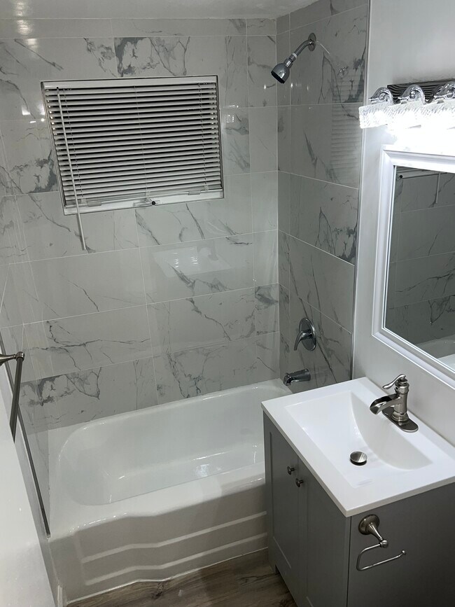 1BD/1BTH BATHROOM - Clarissa Properties