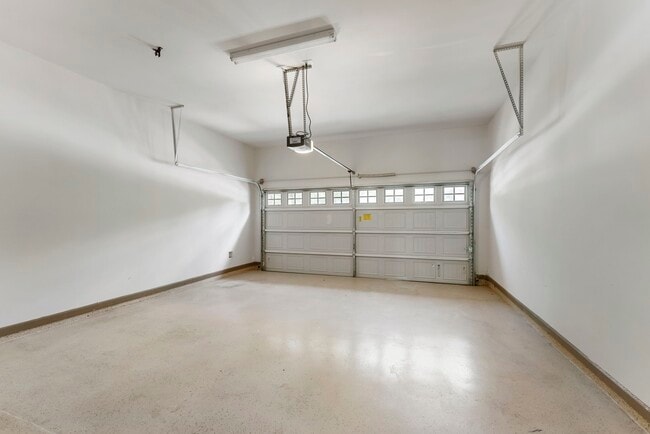 Building Photo - 31 Aventura Pl